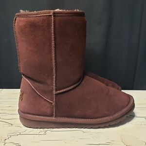 UGG Classic Short Boots in Chestnut Brown